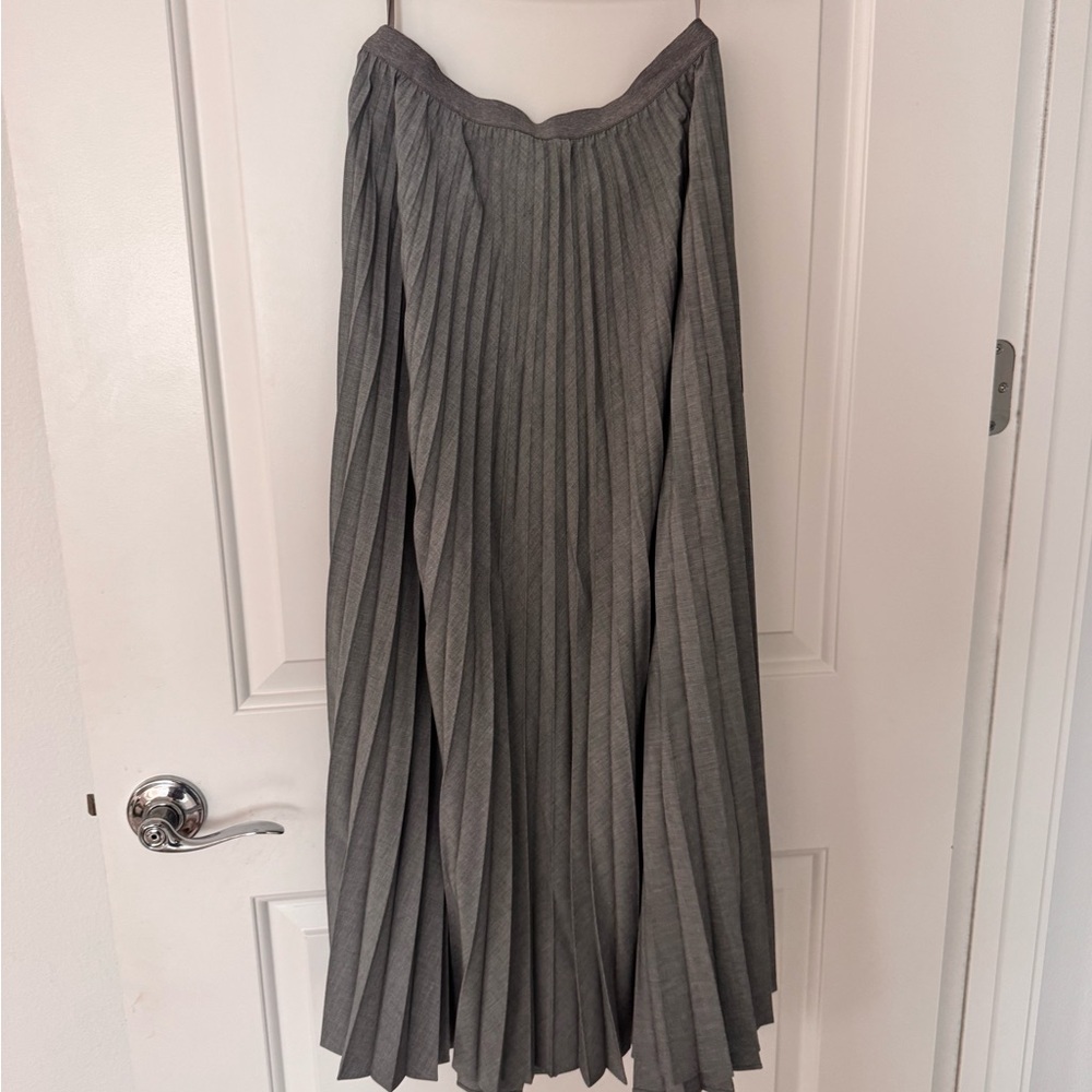 Uniqlo Gray Pleated Maxi Skirt